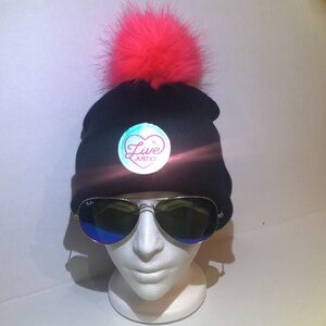 Toque with neon  pink faux pompon